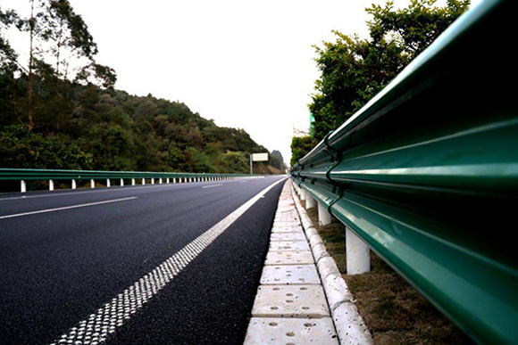 银川高速公路护栏的常用类型